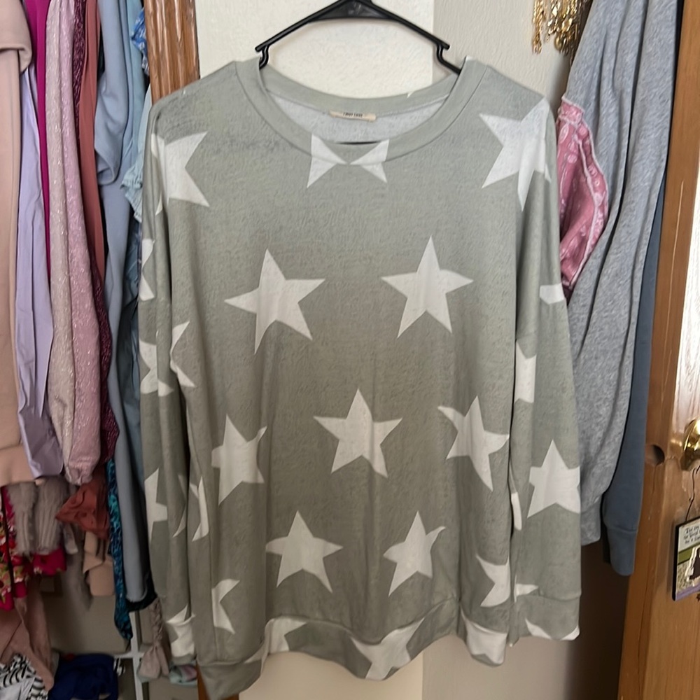 Green light weight pullover with white stars - great condition